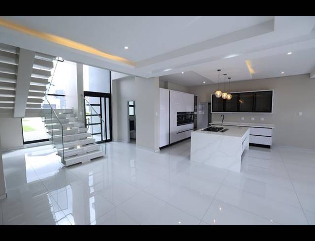 6 BEDROOM HOUSE FOR SALE IN SIX FOUNTAINS RESIDENTIAL ESTATE